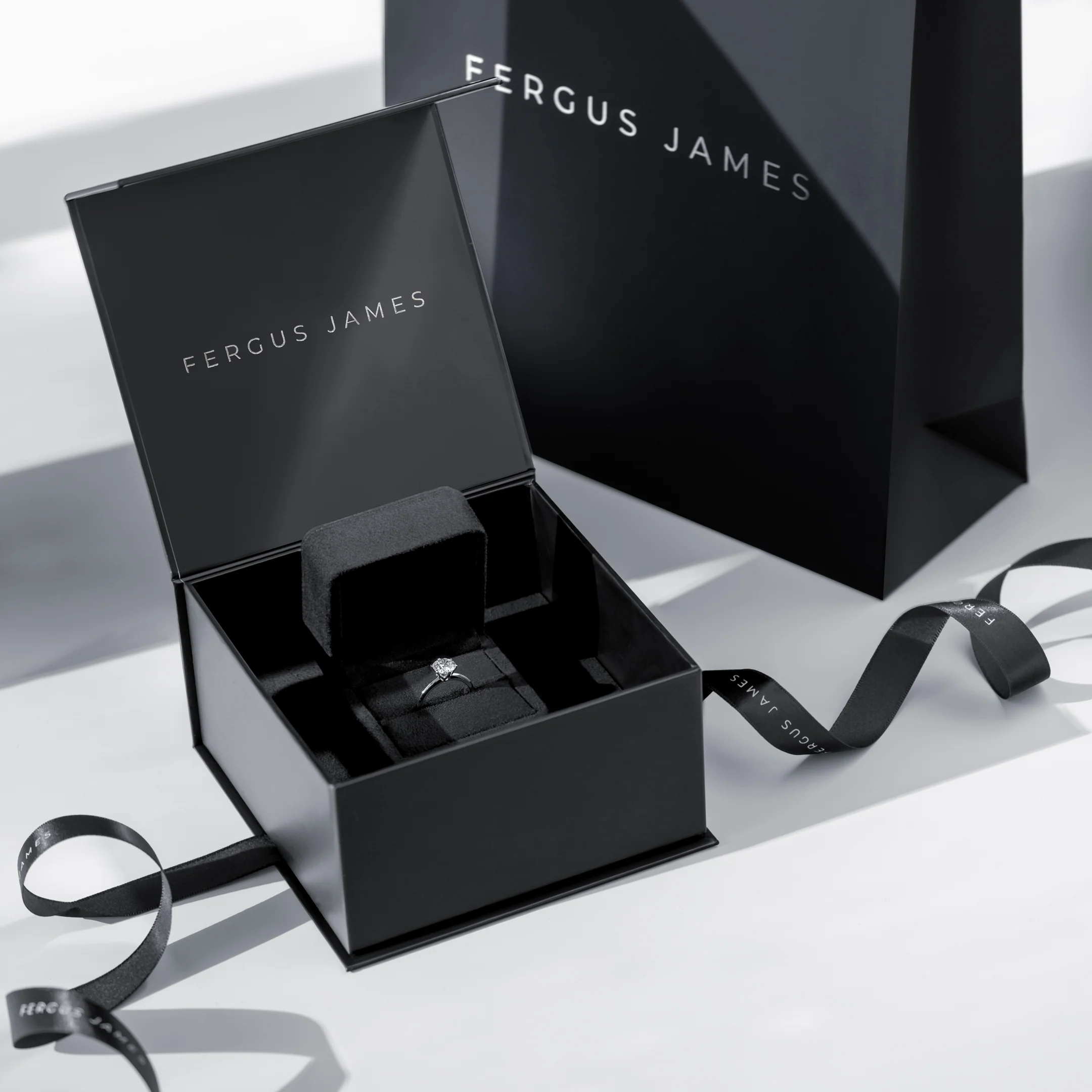 Cancer Constellation Ring Yellow Gold - Image 6