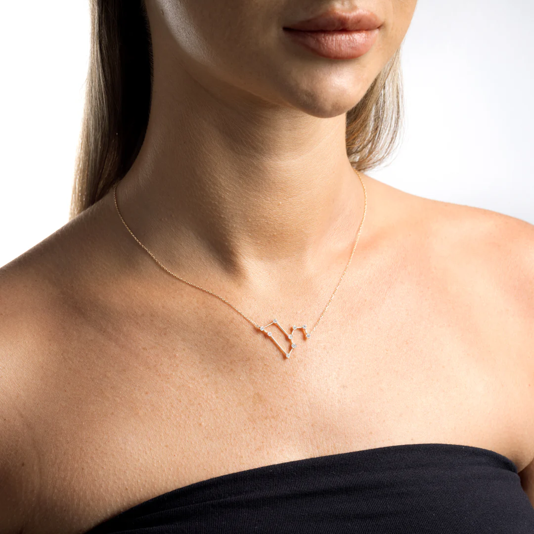 Leo constellation Pendant Yellow Gold - Image 3